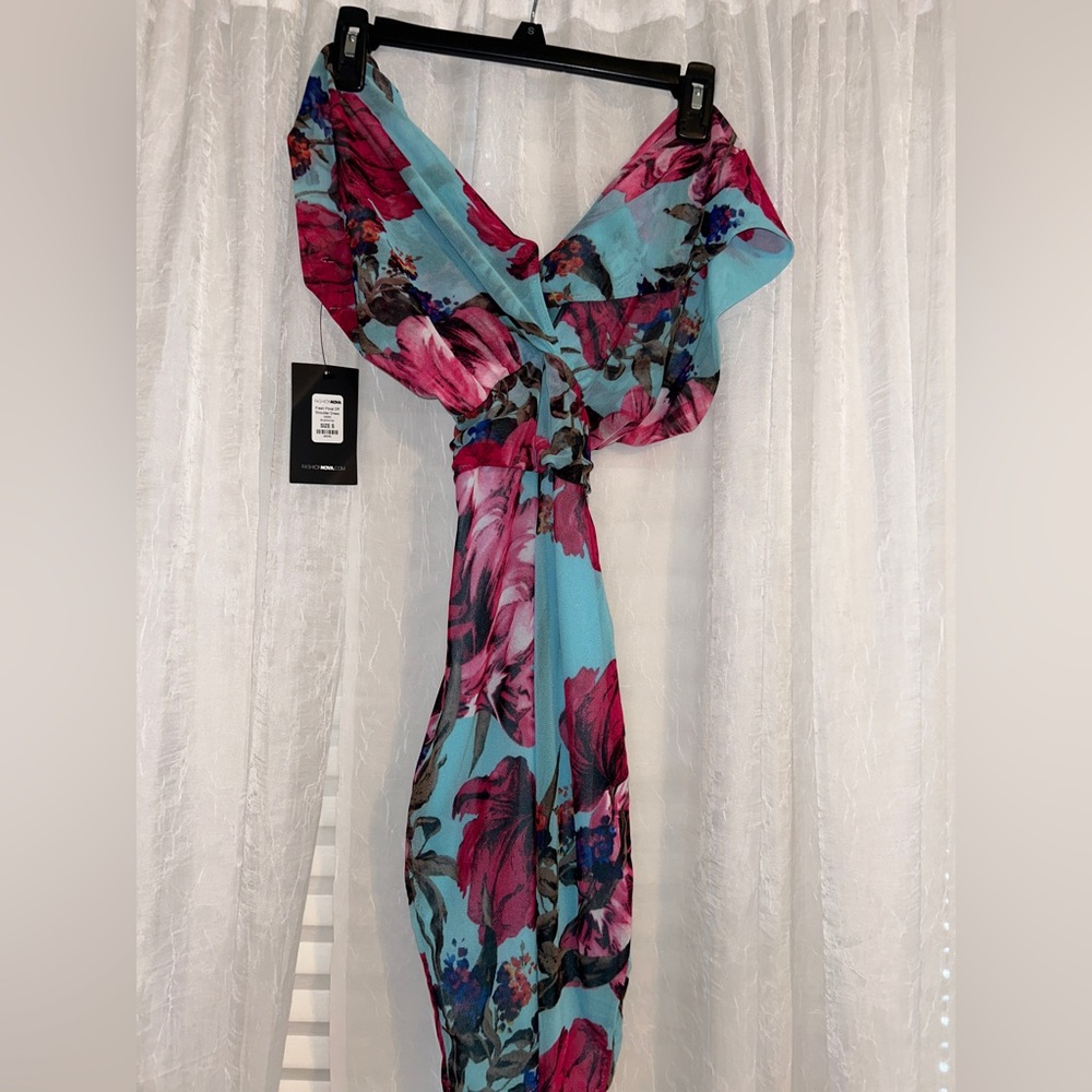 FASHION NOVA FLORAL DRESS
